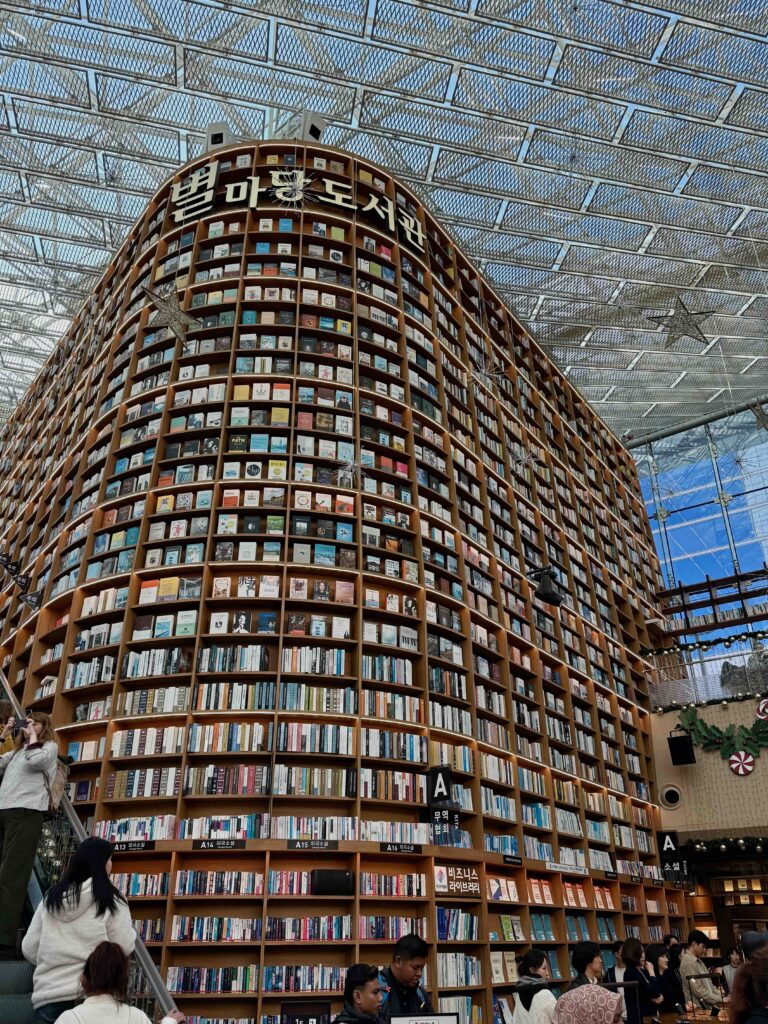 ✈️ Seoul in 4 Tagen: Sehenswürdigkeiten, Tipps & ÖV-Guide für deine Reise (2025) Starfield Library 768x1024
