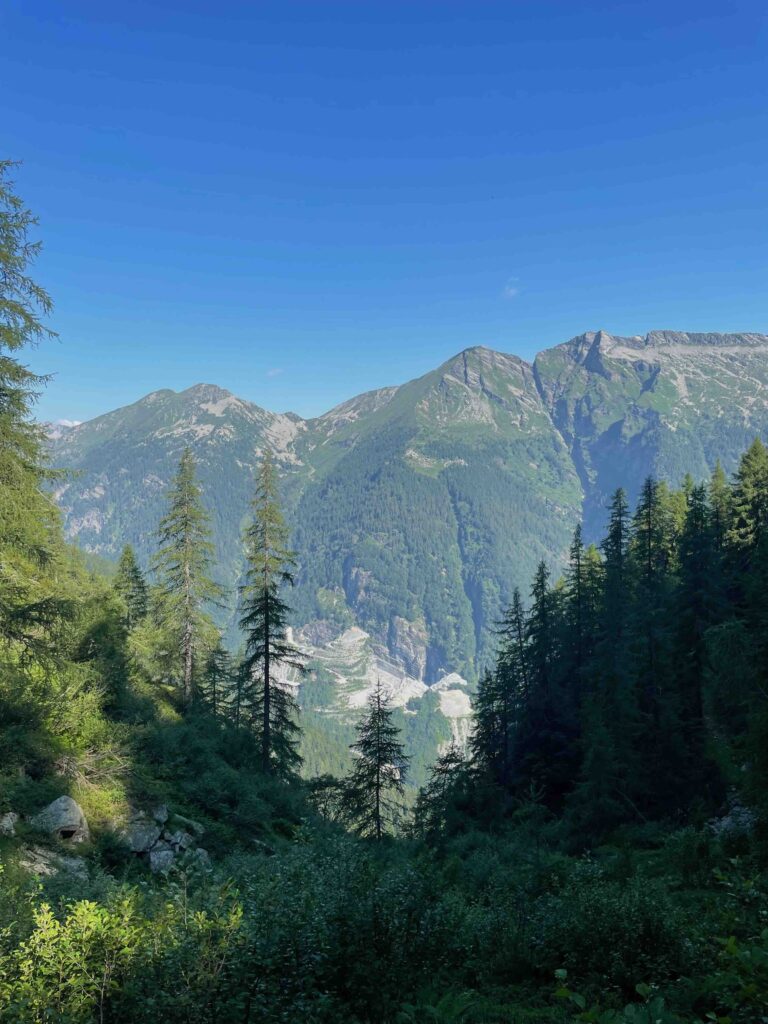 🥾 Vergeletto-Tal Wanderung: Bergsee, Seilbahn & einsame Natur im Tessin Abstieg 3 768x1024