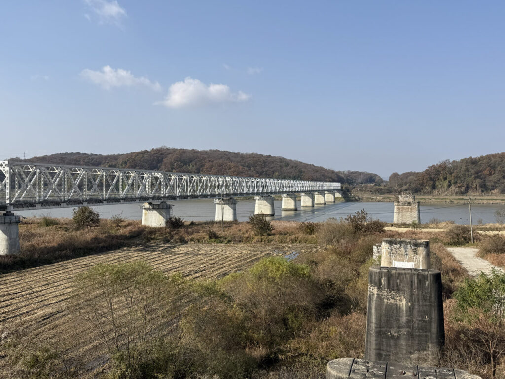 ✈️ DMZ Tour ab Seoul: Lohnt sich der Besuch der Grenze zu Nordkorea? (2025) Bahnlinie Nach Nordkorea 1024x768