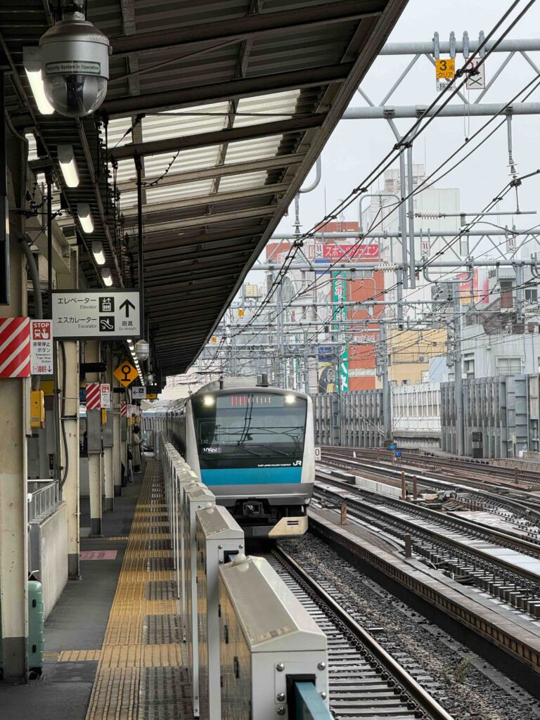 🚆 Tokio Transport Guide: So meisterst du den ÖV in Tokio (Suica, Flughäfen & Tipps) Okachimachi 768x1024
