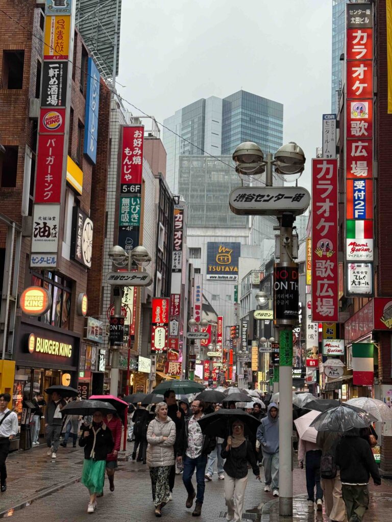 🚆 Tokio Transport Guide: So meisterst du den ÖV in Tokio (Suica, Flughäfen & Tipps) Shibuya 768x1024