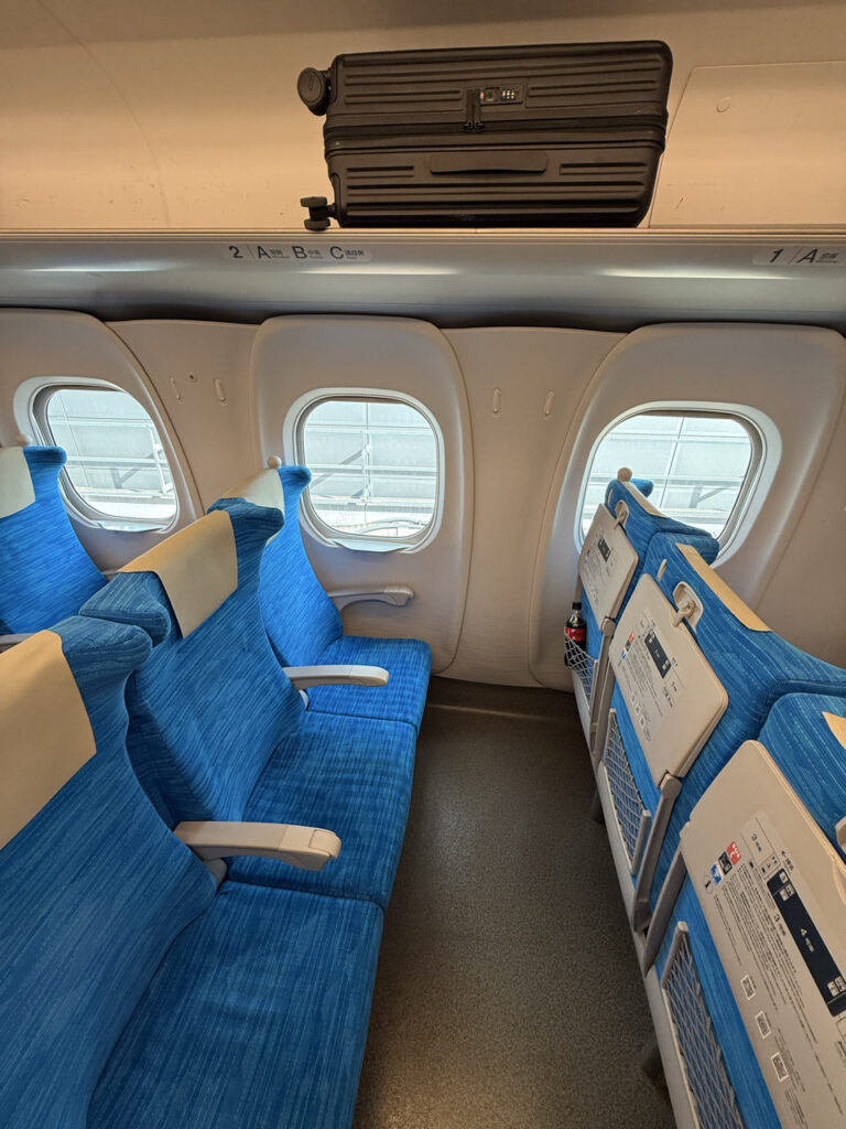 🚅 Der ultimative Shinkansen-Guide für Japan Shinkansen Interieur 768x1024