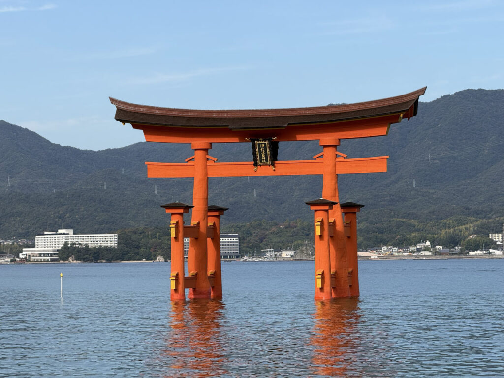 ✈️ 2.5 Wochen Japan: Von der Megacity Tokio bis nach Fukuoka (2025) Tori Gate Miyajima 1024x768