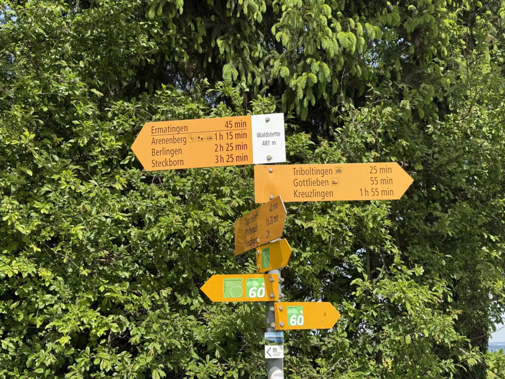 🥾 Wanderung Kreuzlingen – Steckborn: Bodensee, Arenenberg & Badeplatz Wegweiser Waldstette 1024x768