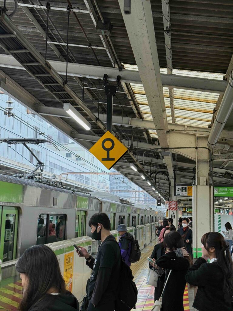 🚆 Tokio Transport Guide: So meisterst du den ÖV in Tokio (Suica, Flughäfen & Tipps) Yamanote Linie 1 768x1024