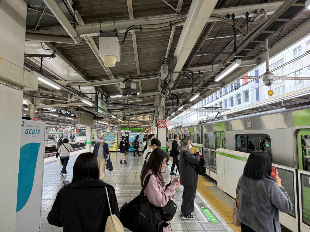 🚆 Tokio Transport Guide: So meisterst du den ÖV in Tokio (Suica, Flughäfen & Tipps) Yamanote Linie 2 1024x768